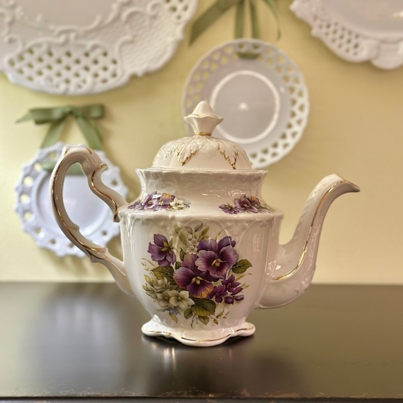 VINTAGE, CROWN DORSET, WHITE TEAPOT WITH PURPLE PANSIES & GOLD TRIM. - Picture 9 of 16